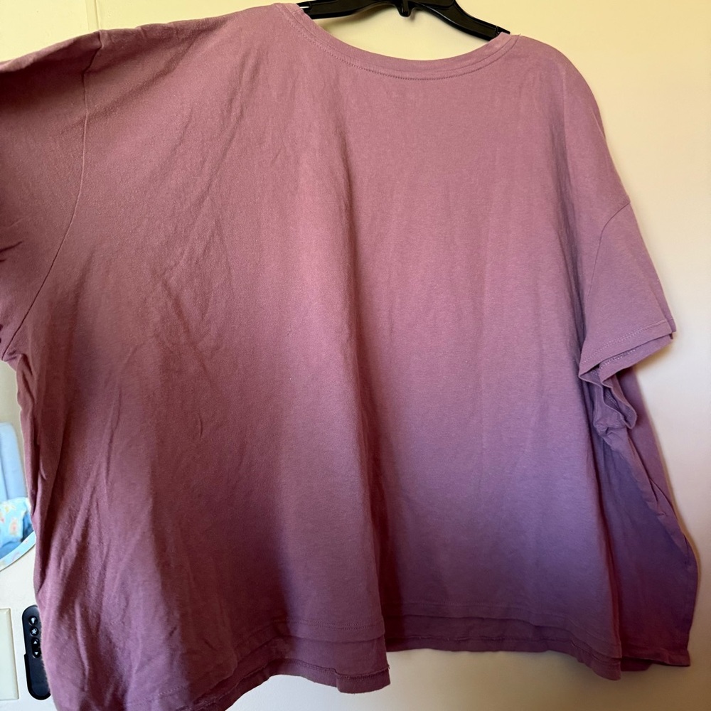 Old Navy Carrie and Big Graphic Tee - Picture 5 of 5